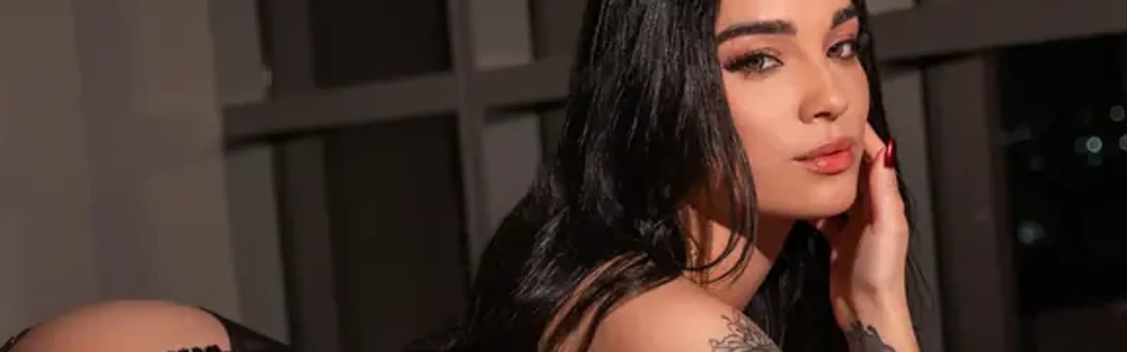 AdalineCuervo live cam