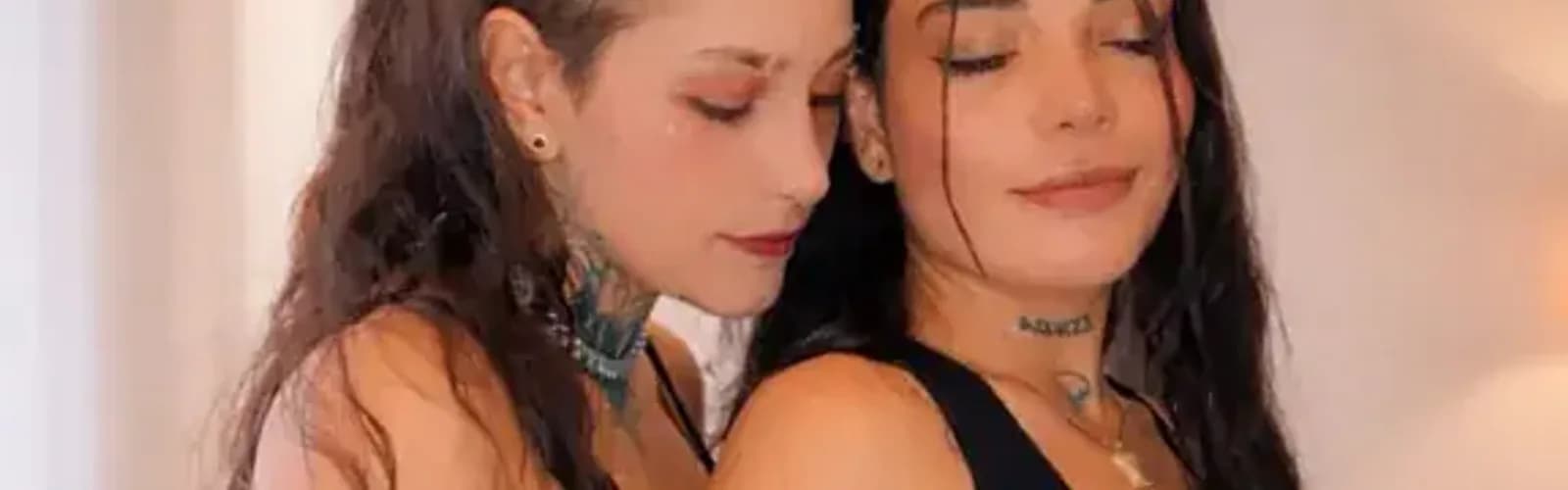 LucyAndNoemi live cam